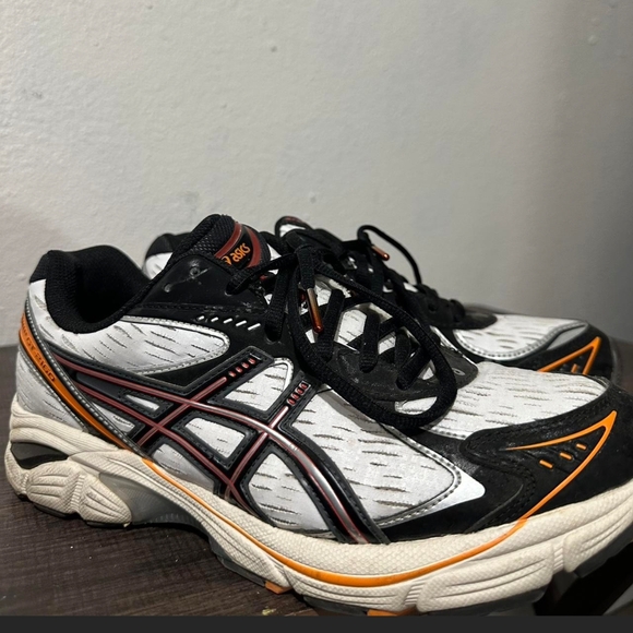 ASICS Men's White and Black Running Shoes - Picture 5 of 5